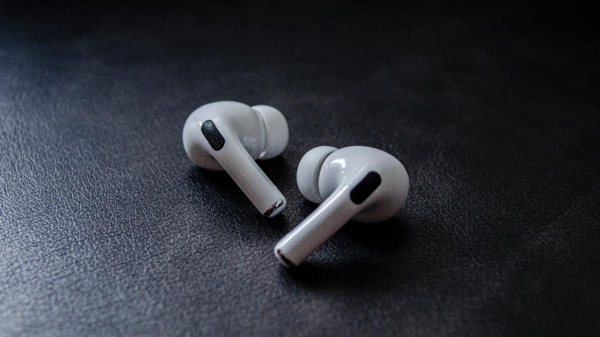 Apple AirPods 3: Effortless Pairing and Quick Setup